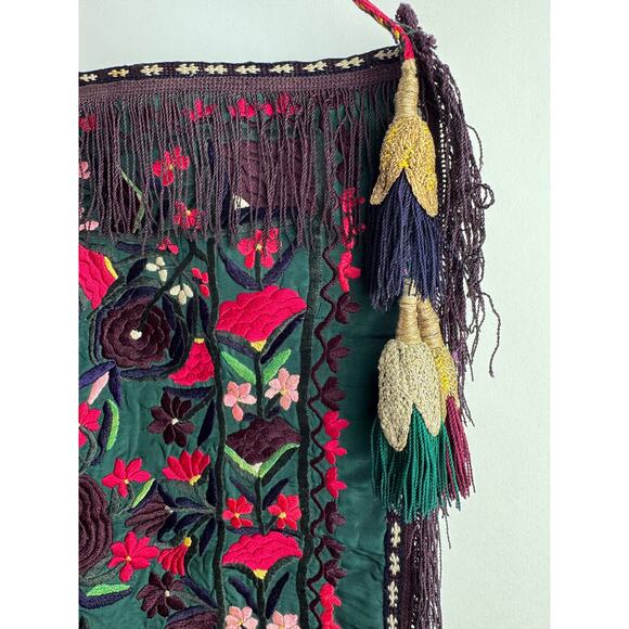 Silk Suzani Hand Embroidered Tapestry Uzbek Tribal Wall Hanging 20th Century - Picture 11 of 15